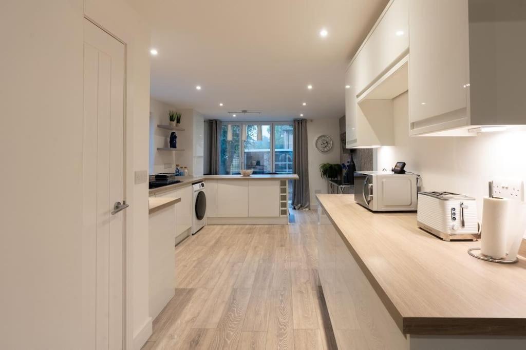 Luxury Living Away From Home 红山 外观 照片
